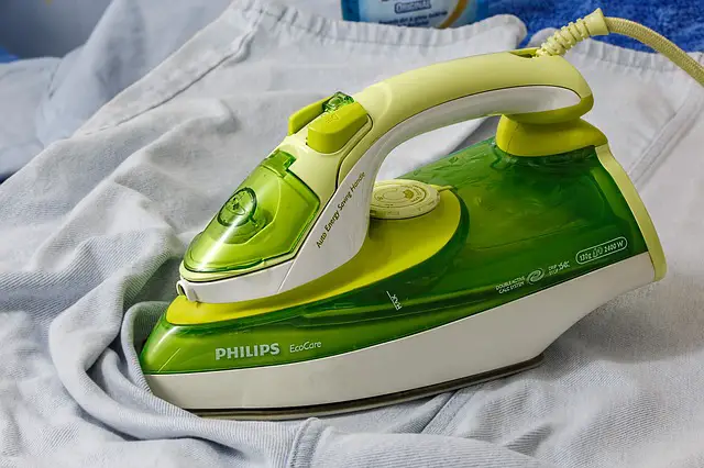 using a clothes iron to dry clothes